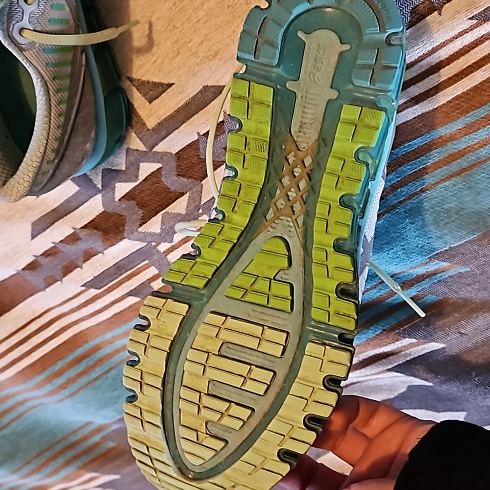 ASICS running shoes - Picture 4 of 4